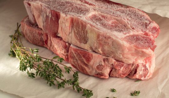 Cum se decongelează carnea în mod corect: tips & tricks