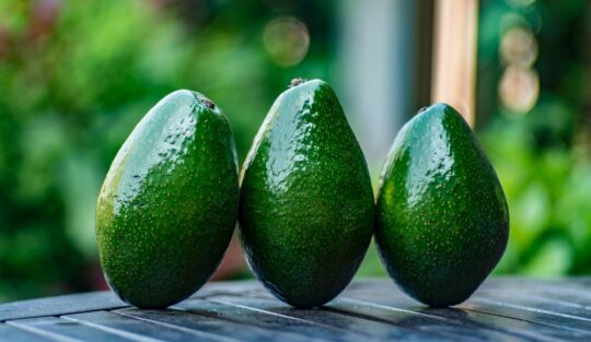 Cum ajuți avocado să se coacă. 3 variante rapide