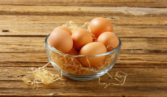 Testul rapid care îți arată dacă oul mai este bun de consum