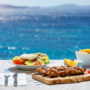 mâncare din dieta mediteraneană pe o masă