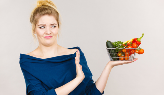 De ce se strică fructele și legumele, deși le ții la frigider