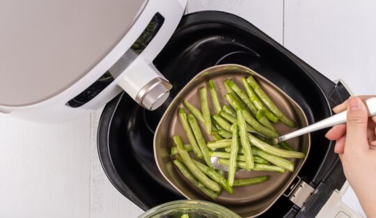 Fasole verde la air fryer, garnitura potrivită pentru orice friptură