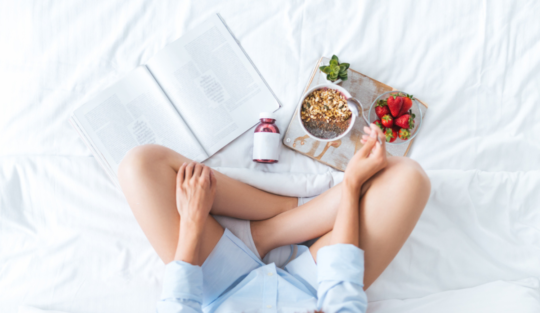 9 lucruri pe care e recomandat să le faci la micul dejun dacă vrei să ai abdomenul plat