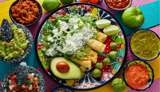 condimente mexicane pe o masă