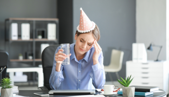 7 remedii antimahmureală pe care să le încerci după o petrecere reușită
