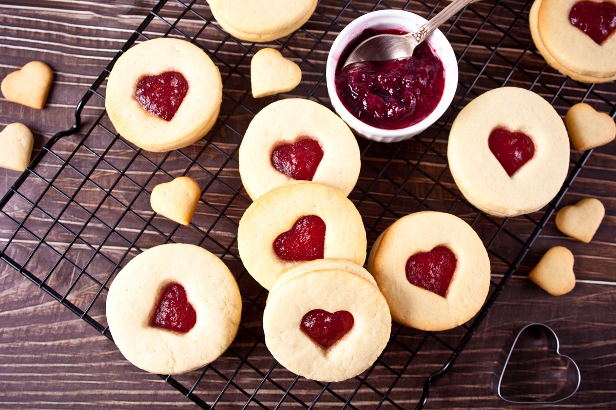 Biscuiți pentru Valentine’s Day pe un grătar