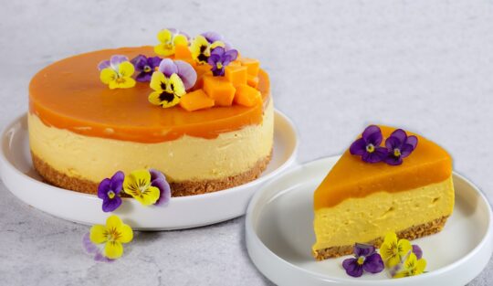 Cheesecake cu mango. Desert delicios și spectaculos, fără coacere