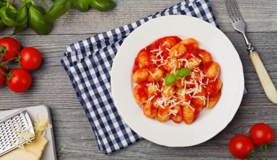 Gnocchi cu sos de roșii. Cum faci gnocchi de casă, simpli și gustoși