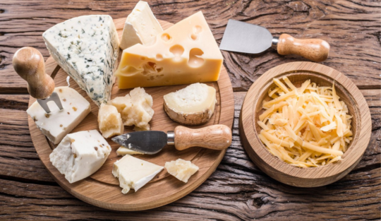 8 tipuri de brânzeturi pe care trebuie să le ai mereu în frigider