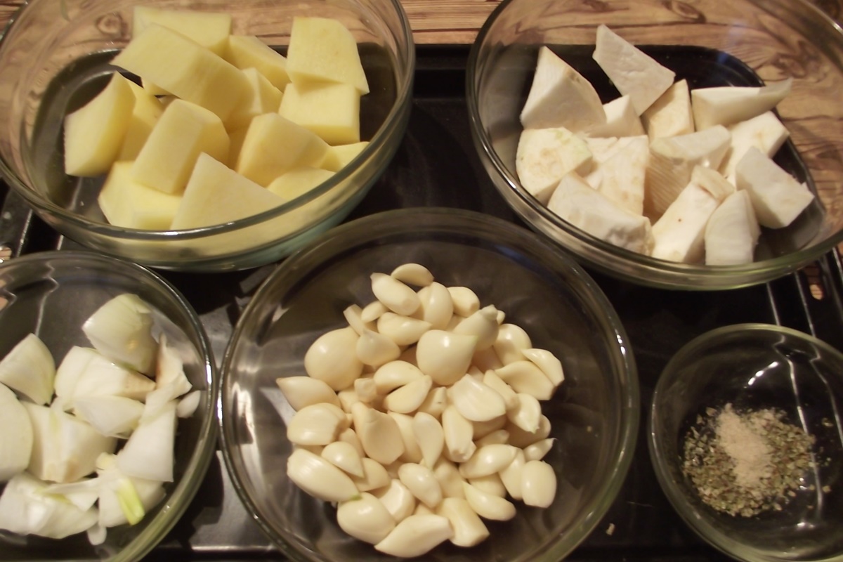 Ingrediente pentru prepararea supei de usturoi