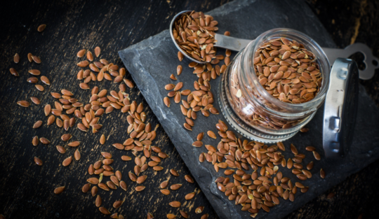 5 motive pentru care e indicat să consumi semințe de in în fiecare zi, potrivit nutriționiștilor