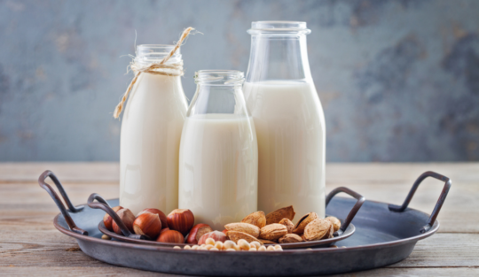 17 tipuri de lapte vegetal. Care sunt cele mai comune și la ce se folosesc