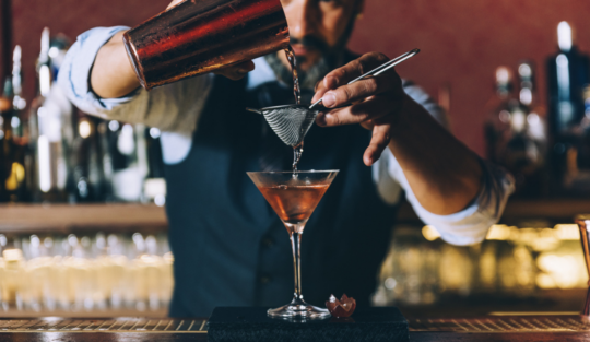 5 cocktailuri date uitării, dar foarte interesante pentru următoarea ta petrecere