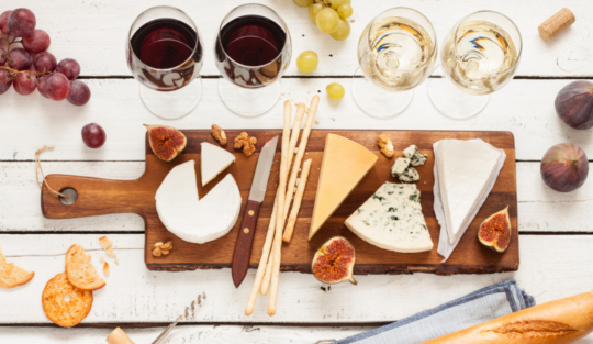 15 combinații de vin și brânză pe care toată lumea ar trebui să le știe