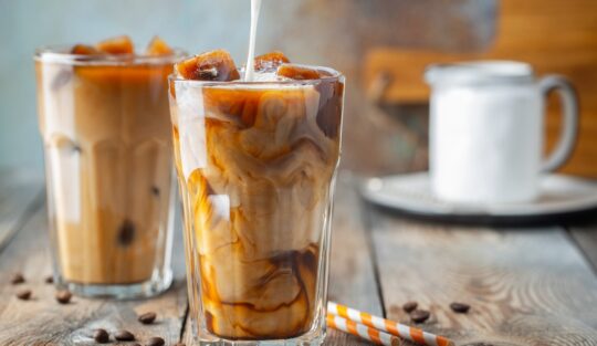 Cafea înghețată cu lapte. Cafea răcoritoare pentru zilele călduroase