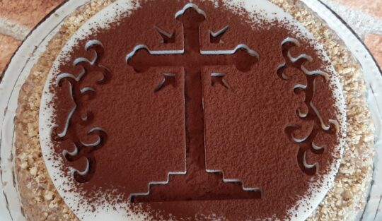 Formarea semnului crucii cu pudră de cacao