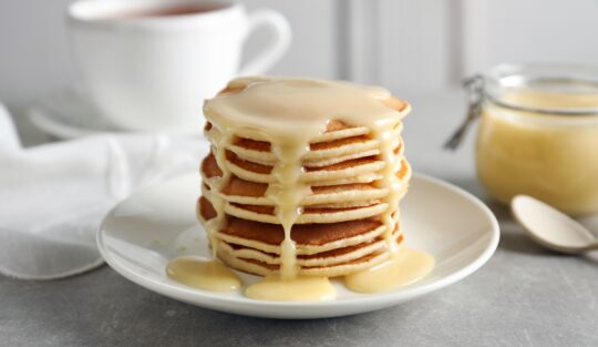 Pancakes glazurate cu lapte condensat