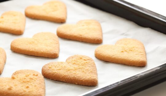 Biscuiți sub formă de inimioare