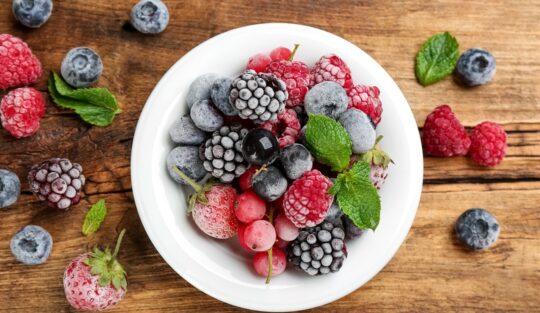 Congelarea și decongelarea corectă a fructelor, în funcție de felul în care vrei să le folosești