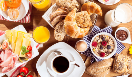 5 alimente pe care le mănânci la micul dejun. Ele te pot îngrășa fără să îți dai seama