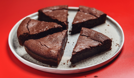 Rețetă de prăjitură sănătoasă cu ciocolată. Un desert pe care îl poți prepara fără făină