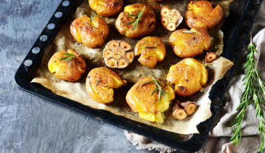 Secretul cartofilor copți. Ingredientele care îi fac mai savuroși