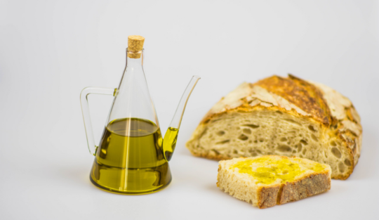 Degustă uleiul de măsline ca un profesionist pentru a-ți da seama de calitatea lui