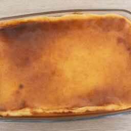 Prăjitura Far Breton în tavă