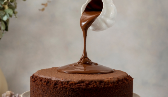 Glazură de ciocolată pentru tort, eclere sau alte prăjituri. Rețeta simplă