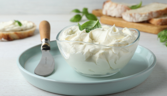 Cum poți păstra crema de brânză ca să reziste până la două luni