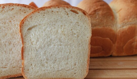 Pâine de casă albă și pufoasă. Rețetă de pâine preparată cu lapte