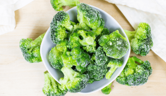 Cum poți găti broccoli congelat astfel încât să fie gustos. Trucul pe care îl folosesc bucătarii profesinoniști